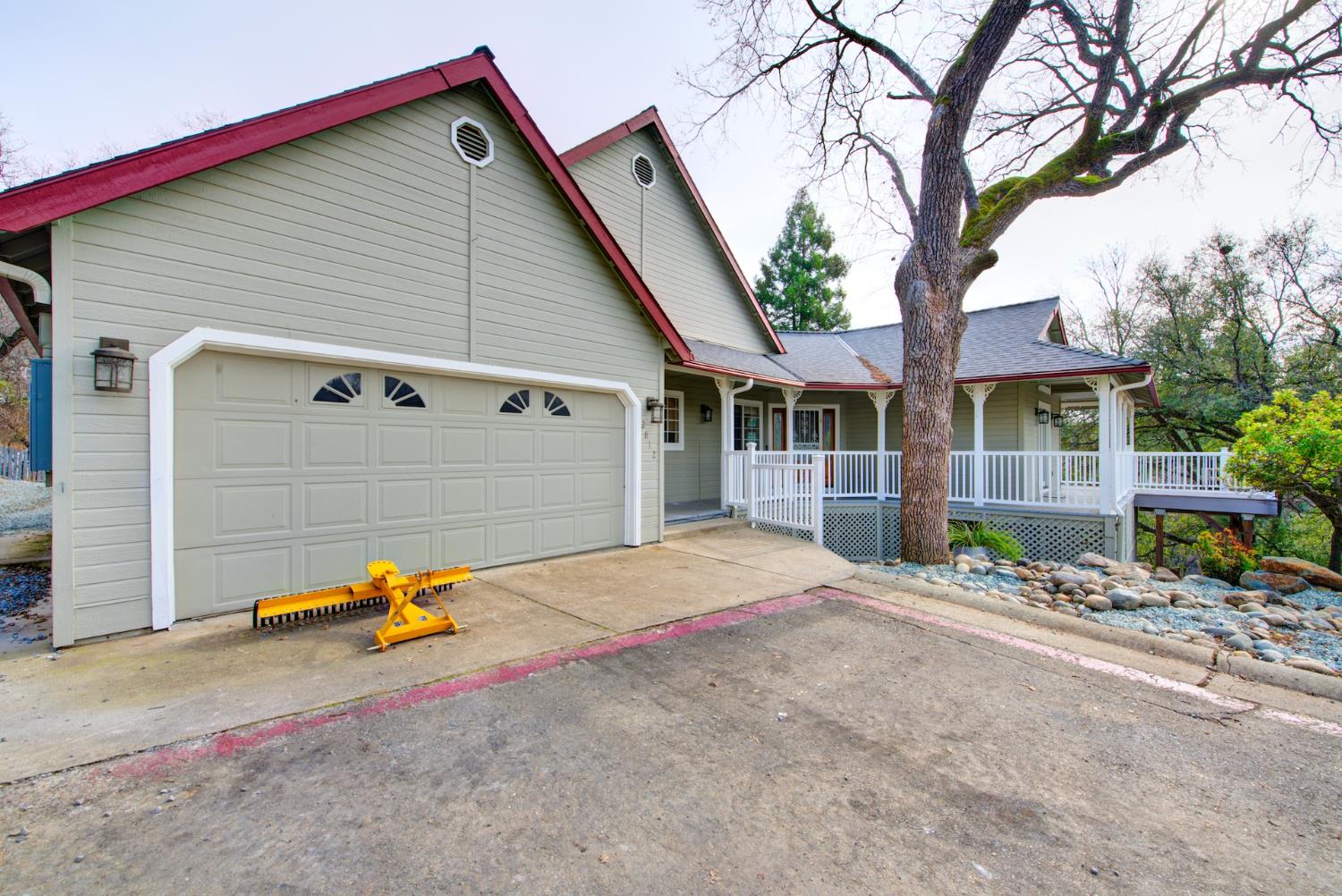 2812 Bronzecrest Street Placerville, CA 95667 - Photo 4 of 74 a backyard of a house with wooden fence and large tree
