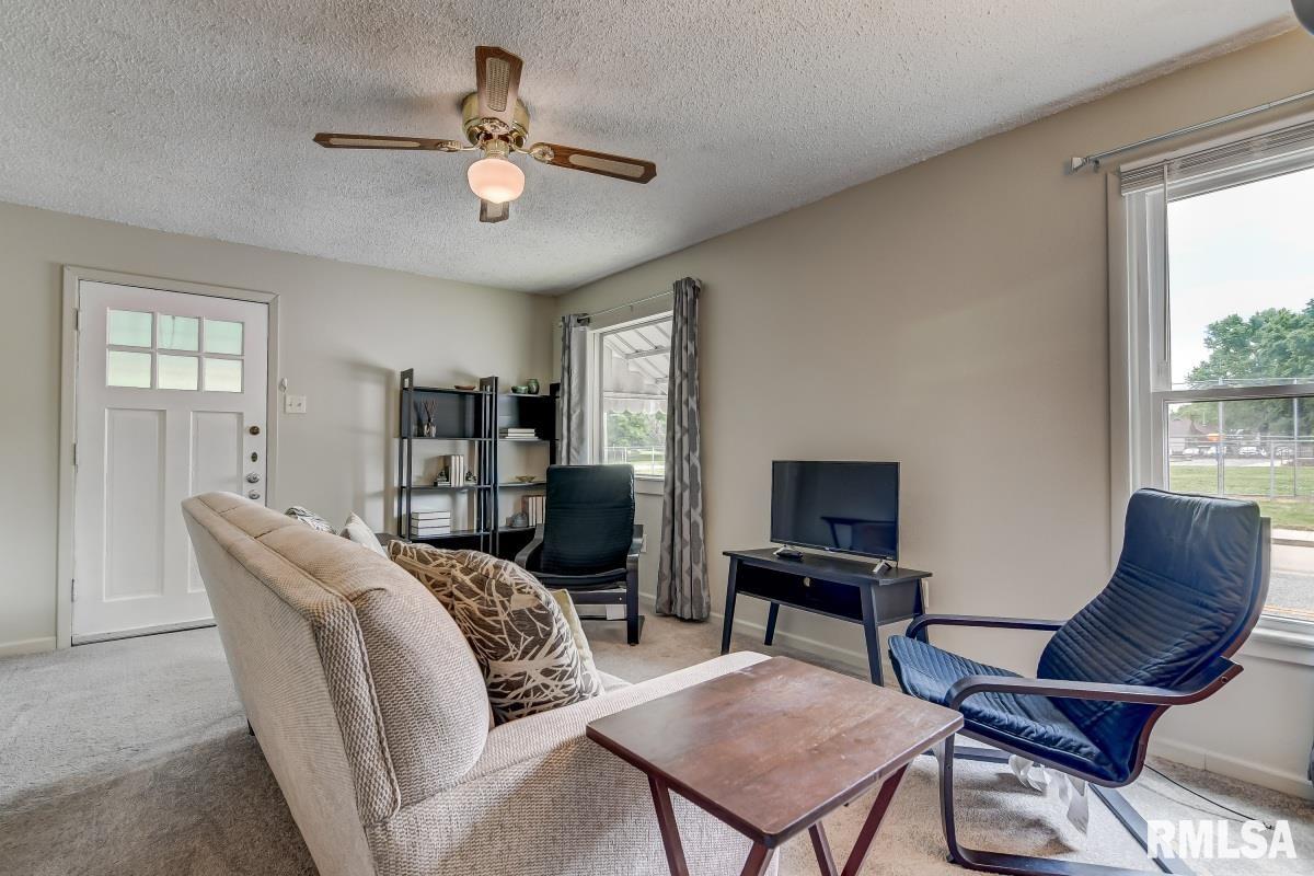 1075 East Oberlin Avenue Springfield, IL 62703 - Photo 2 of 19 Gallery Image 2