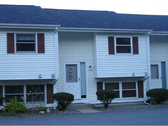 883 Mammoth Road, Unit 5 Manchester, NH 03104 - Photo 1 of 1