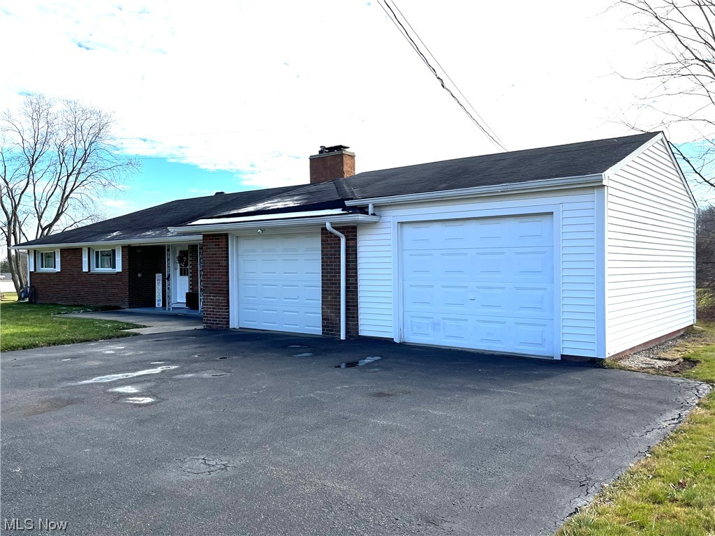 2573 East South Range Road New Springfield, OH 44443 - Photo 2 of 24