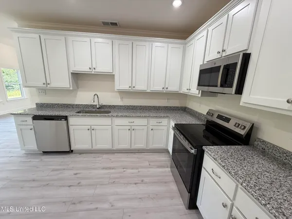 $420,000 | 37 Honey Suckle Cove, Holly Springs, MS 38635
