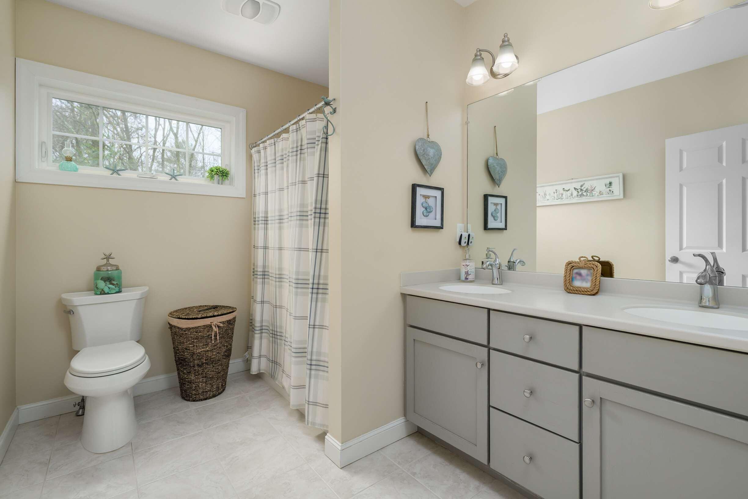 8 Edendale Lane Durham, NH 03824 - Photo 18 of 29 17-PrimaryBath