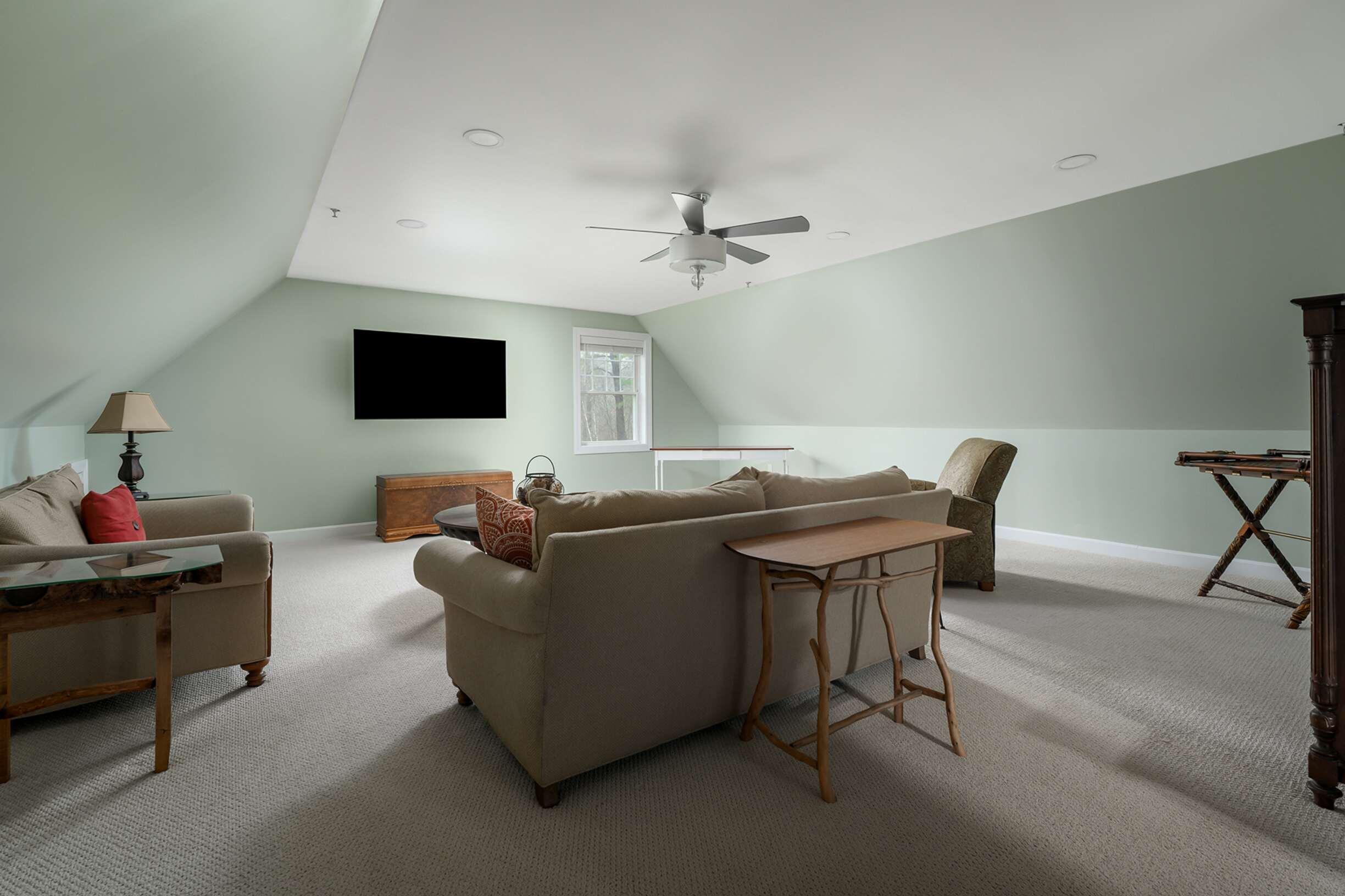 8 Edendale Lane Durham, NH 03824 - Photo 25 of 29 23-2nd Floor Family Room