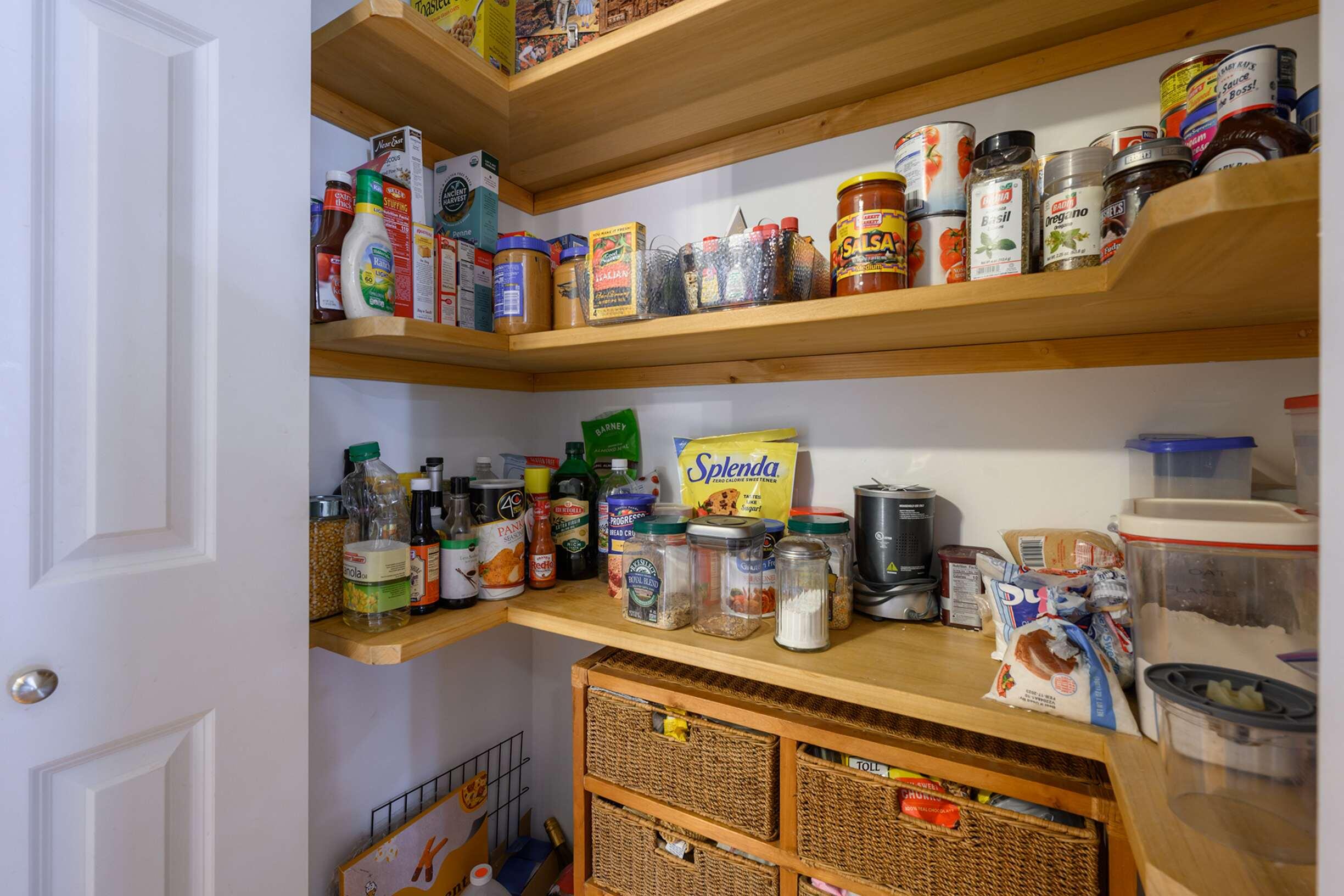 8 Edendale Lane Durham, NH 03824 - Photo 9 of 29 09-Pantry