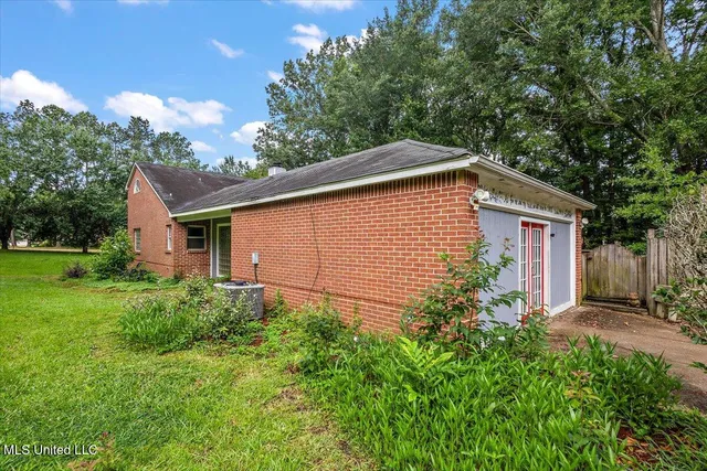 $265,000 | 101 Chestnut Drive, Clinton, MS 39056