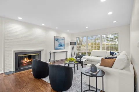 $899,000 | 367 Charal Lane, Highland Park, IL 60035