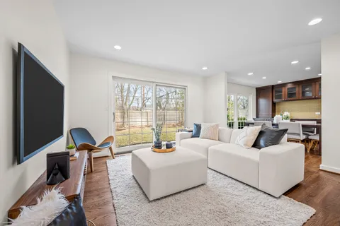 $899,000 | 367 Charal Lane, Highland Park, IL 60035