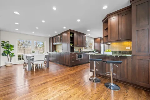 $899,000 | 367 Charal Lane, Highland Park, IL 60035