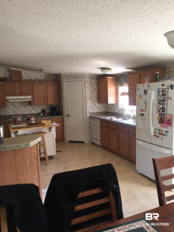 25762 Patterson Road Robertsdale, AL 36567 - Photo 8 of 16 Kitchen