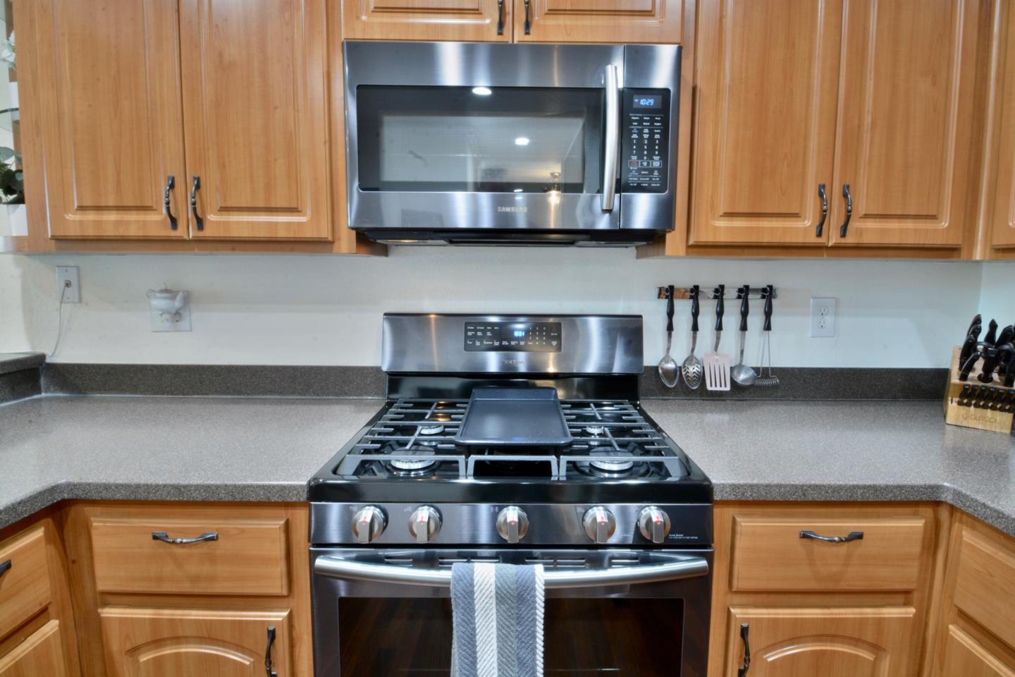 2298 Almaden Road, Unit A San Jose, CA 95125 - Photo 15 of 43 a kitchen with stove and cabinets