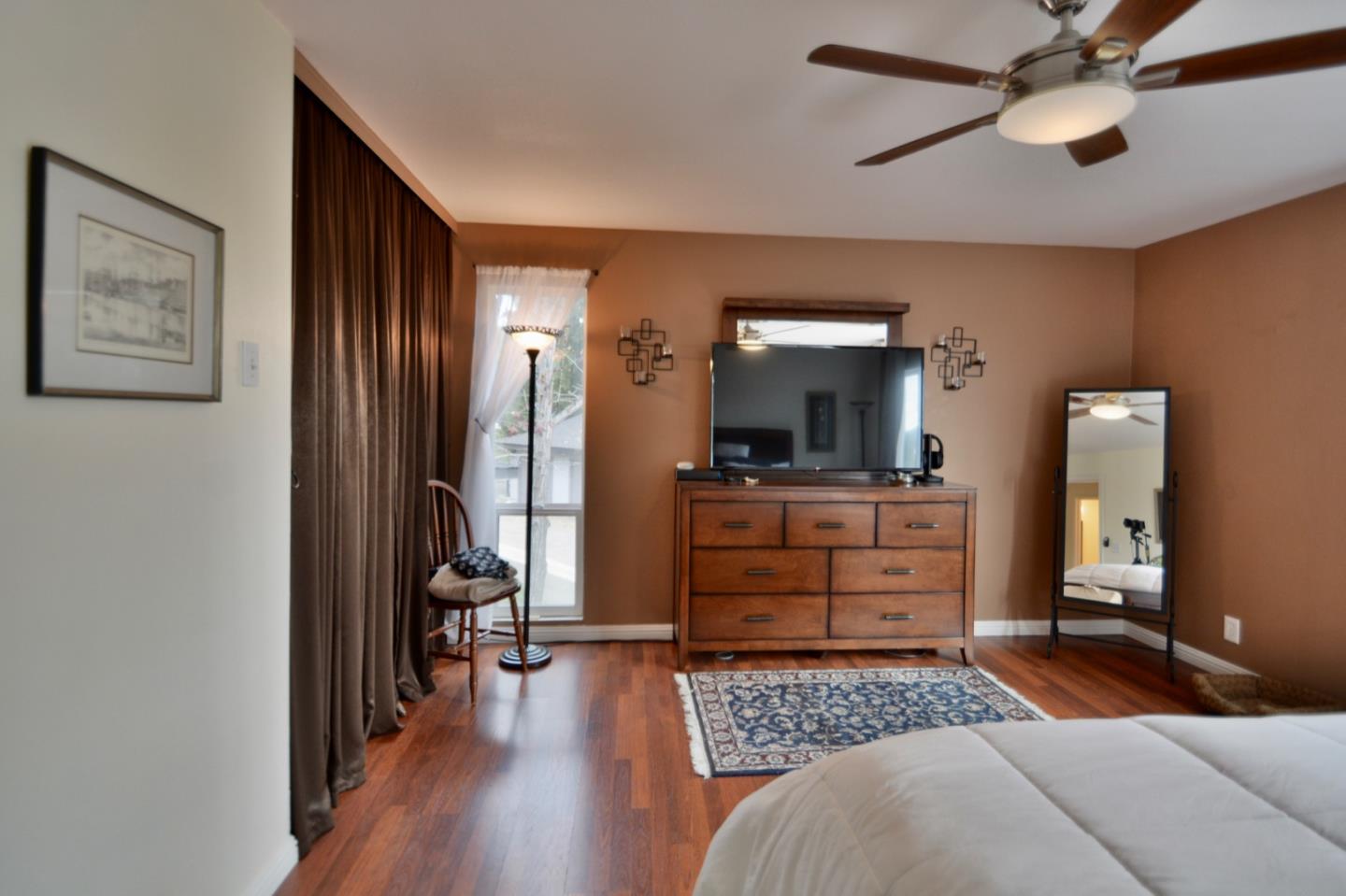2298 Almaden Road, Unit A San Jose, CA 95125 - Photo 28 of 43 a bedroom with a bed and a mirror on dresser