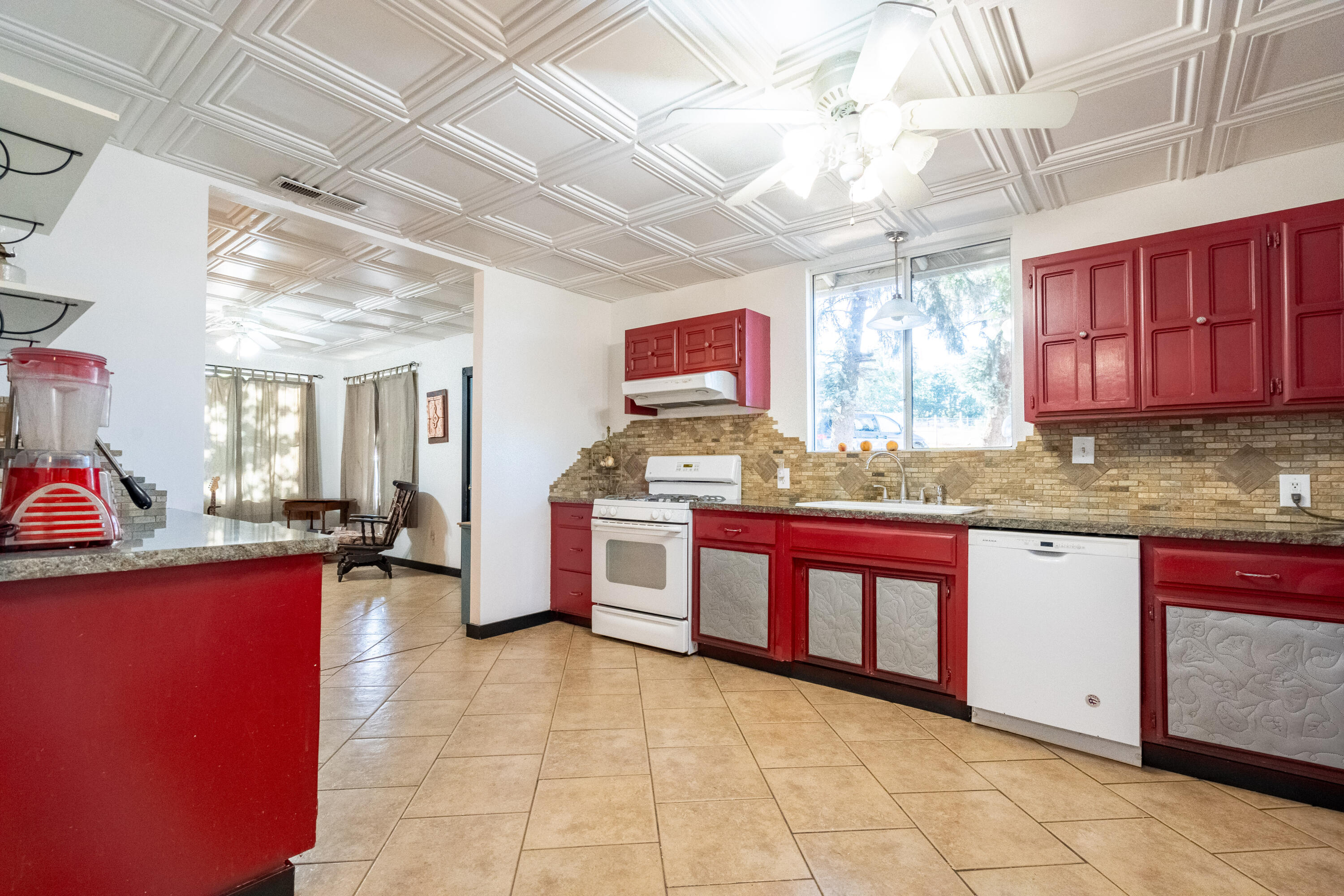 4413 Merita Terrace Central Point, OR 97502 - Photo 6 of 28 Kitchen 46