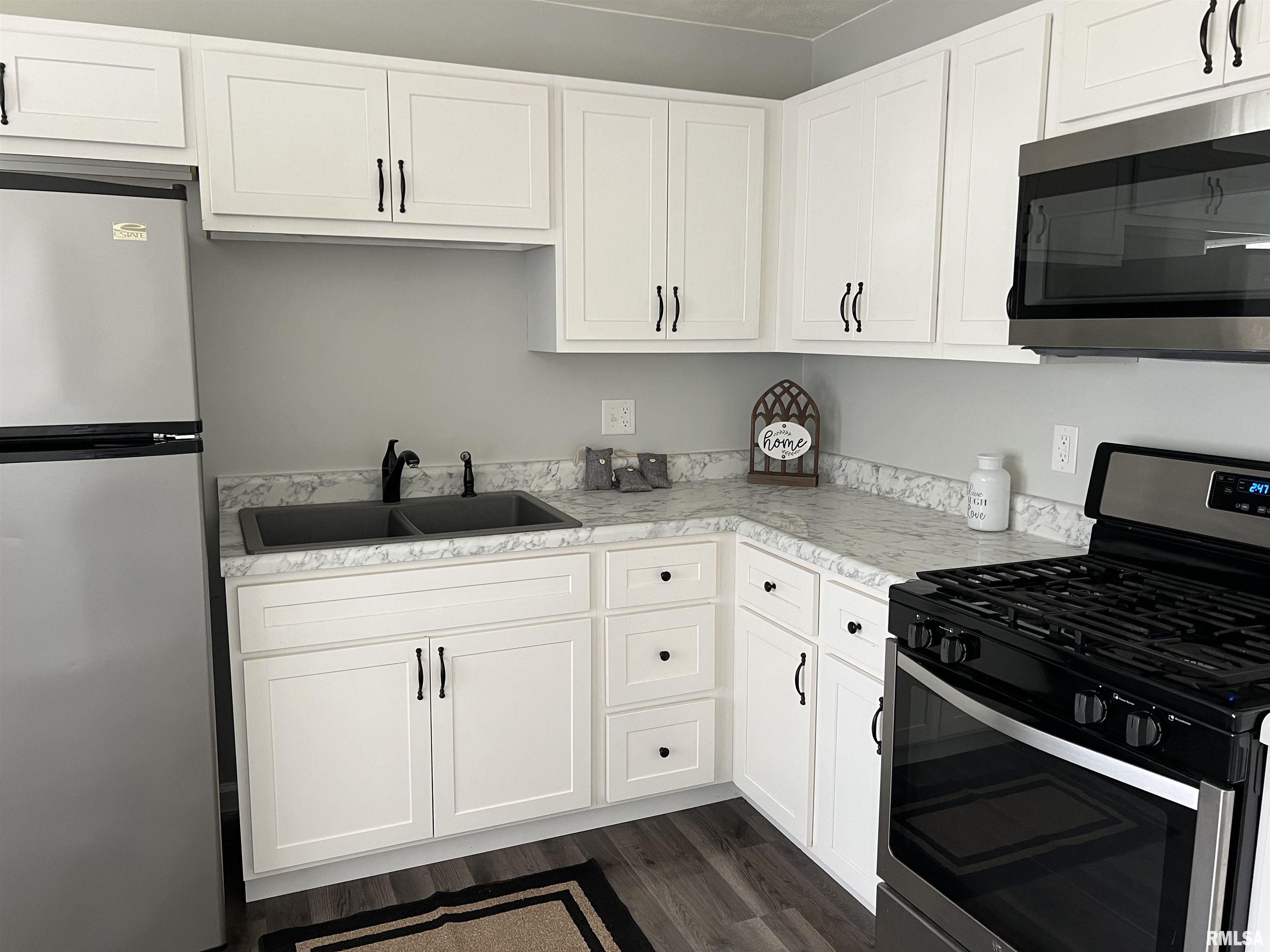 706 Briargate Road Washington, IL 61571 - Photo 16 of 44 Gallery Image 16