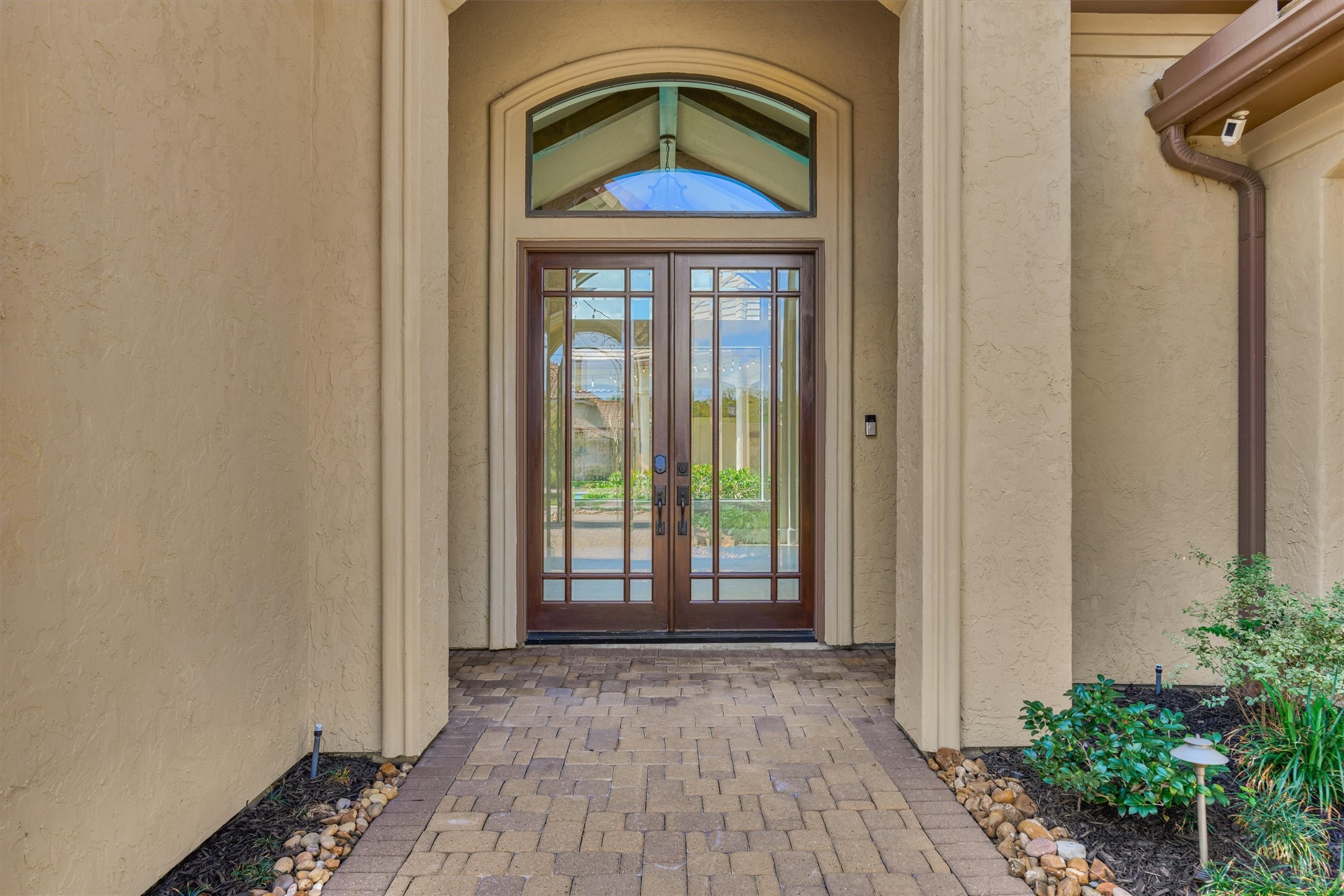 25 Post Shadow Estate Drive Spring, TX 77389 - Photo 5 of 49 Grand arched entryway welcomes you with double glass doors and an elegant covered porch.