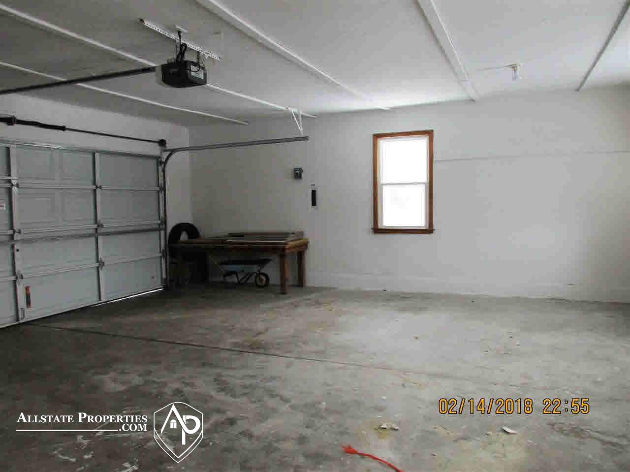 8238 Davison Road Davison, MI 48423 - Photo 12 of 13 21425419-11.JPG