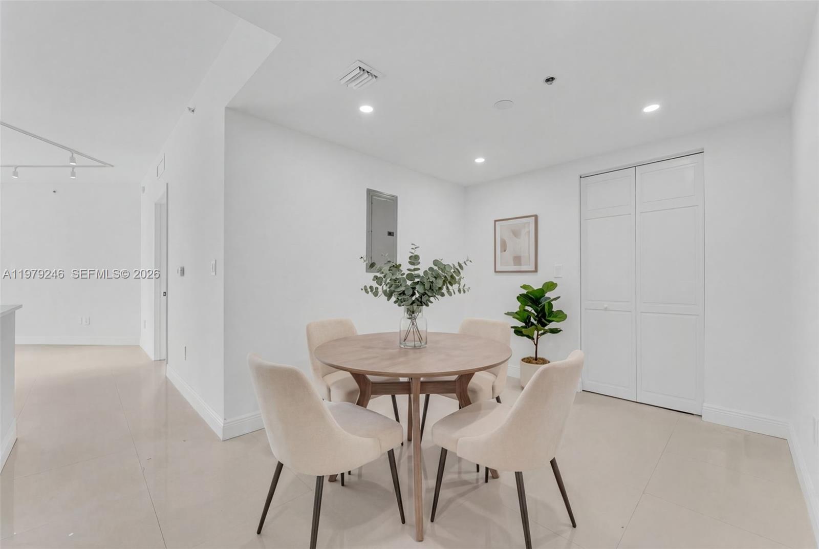 350 South Miami Avenue, Unit 2006 Miami, FL 33130 - Photo 16 of 33 a dining room with furniture and a potted plant