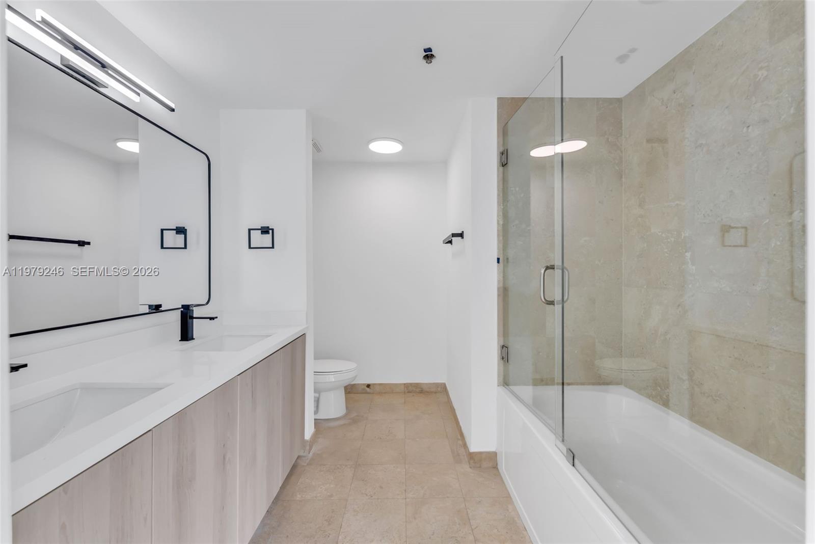 350 South Miami Avenue, Unit 2006 Miami, FL 33130 - Photo 26 of 33 a bathroom with a bathtub and a sink