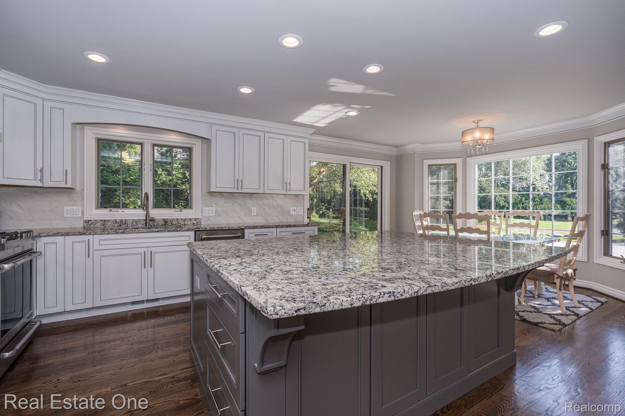 1340 New Love Lane Rochester, MI 48309 - Photo 11 of 33 Kitchen