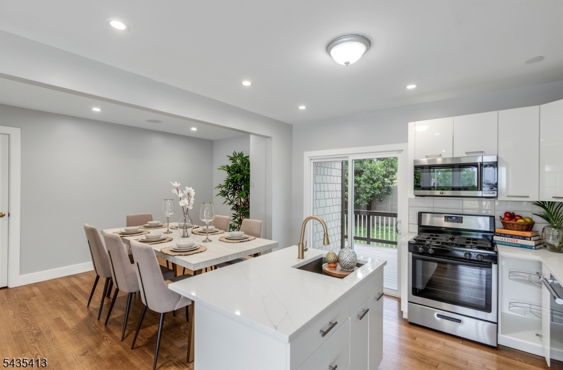 529 Wheatsheaf Road Roselle, NJ 07203 - Photo 5 of 46
