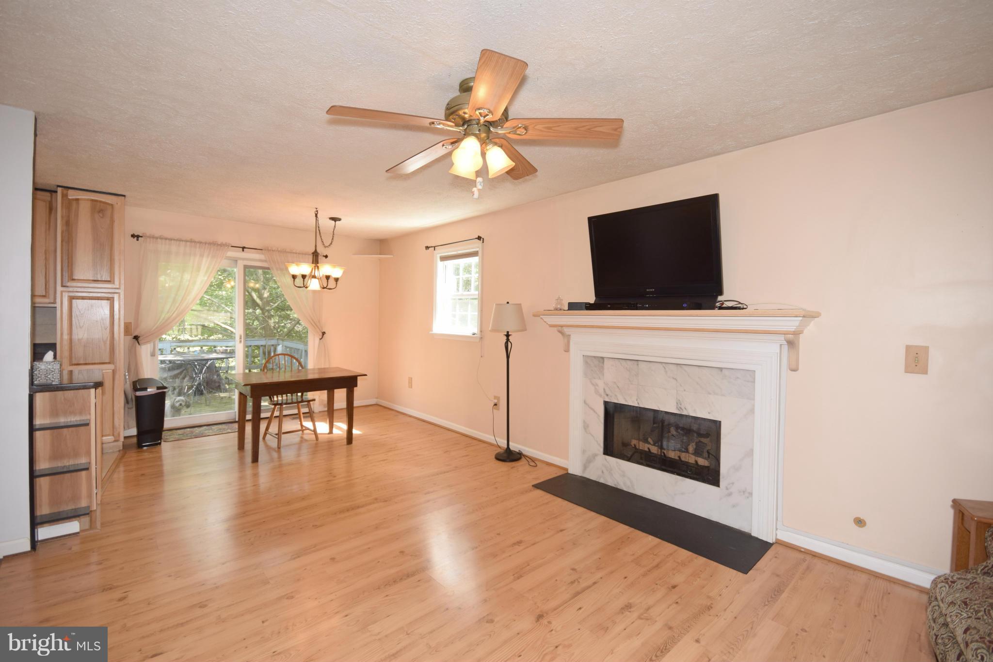 39 Parkside Road Linden, VA 22642 - Photo 17 of 30 Living Room