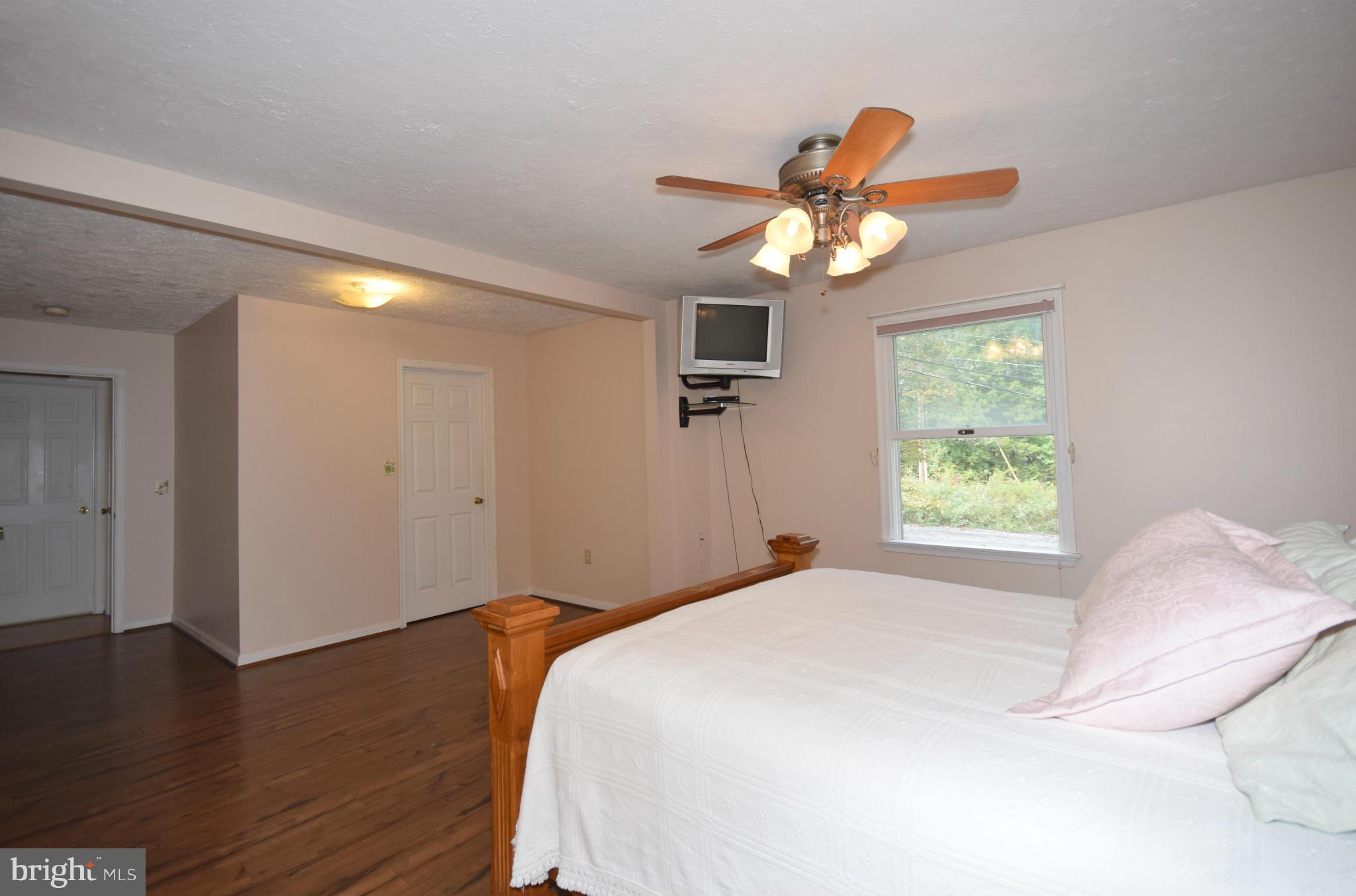 39 Parkside Road Linden, VA 22642 - Photo 23 of 30 Bedroom