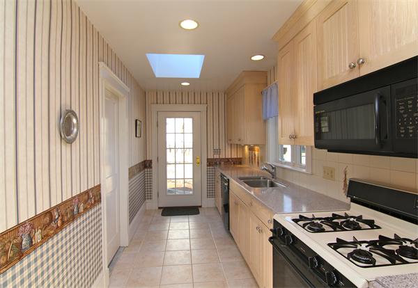 45 Lindenwood Road Stoneham, MA 02180 - Photo 22 of 28 Gallery Image 22