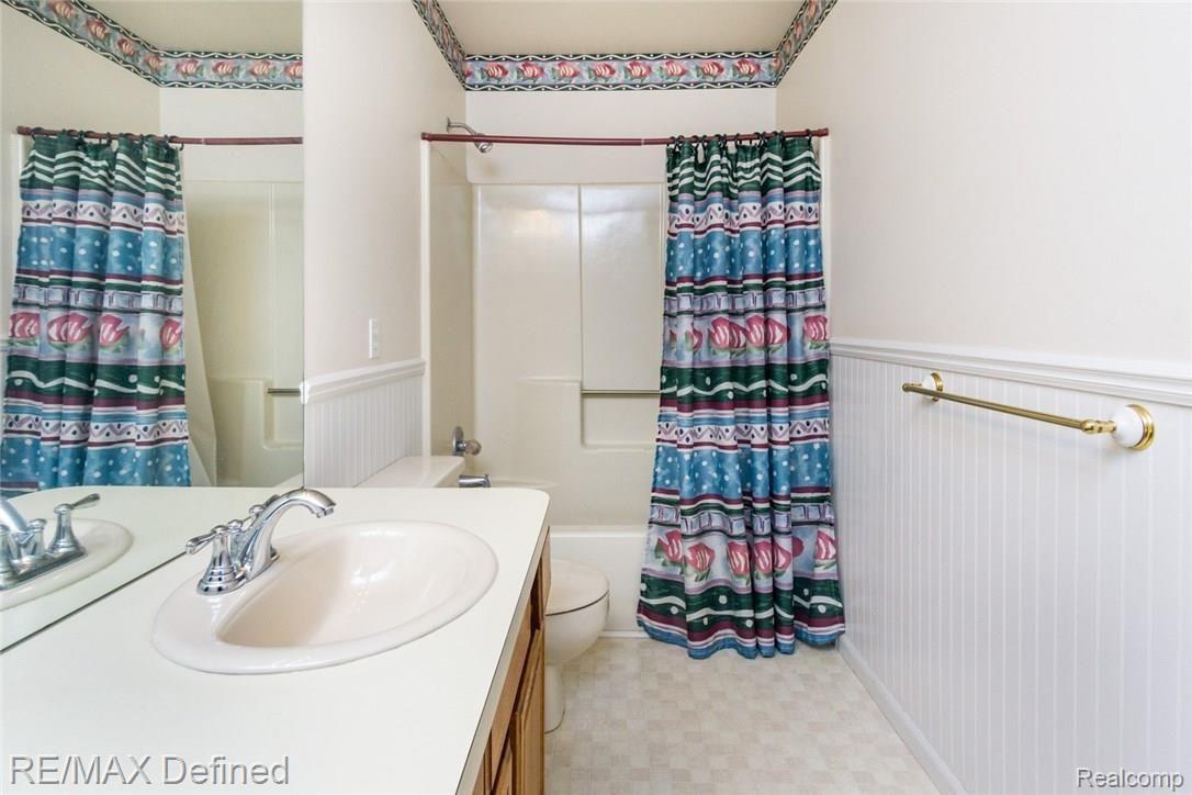 1708 Ridgecrest Rochester, MI 48306 - Photo 28 of 42 1708 Ridgecrest (28).jpg