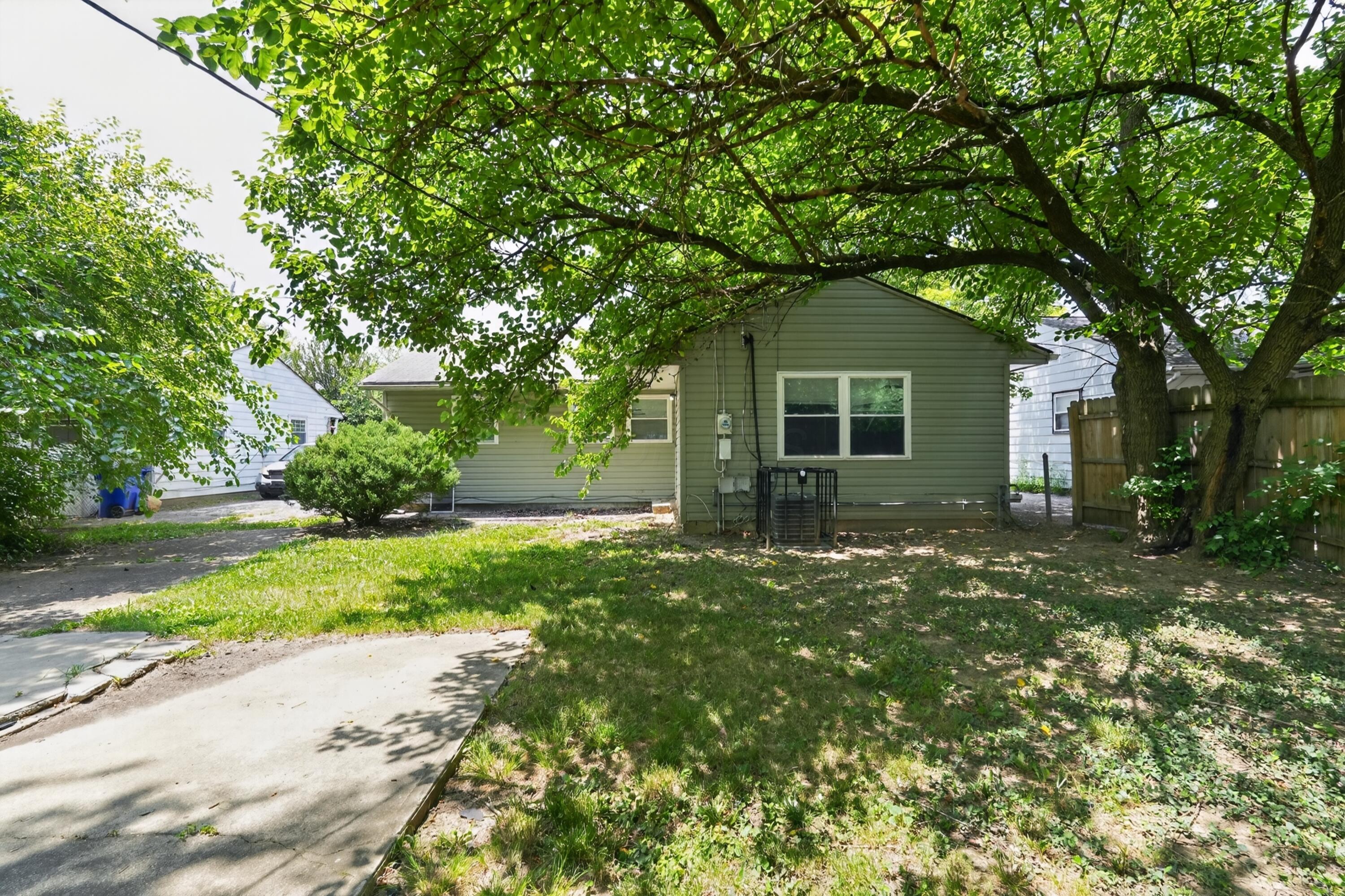 1170 South Hampton Road Columbus, OH 43227 - Photo 7 of 32 07_1170_S_Hampton_Rd-Exterior-6703