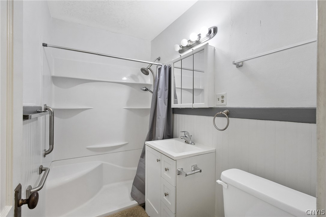 221 MacKay Avenue Camillus, NY 13219 - Photo 20 of 35 Bathroom