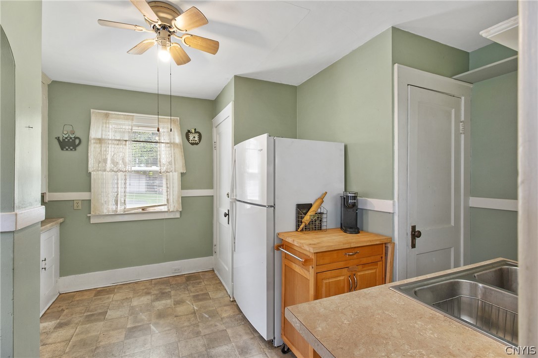 221 MacKay Avenue Camillus, NY 13219 - Photo 5 of 35 Kitchen