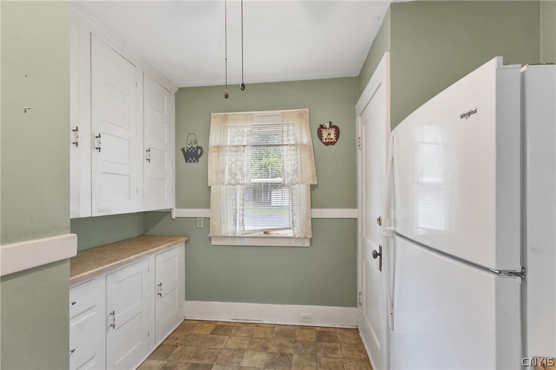221 MacKay Avenue Camillus, NY 13219 - Photo 8 of 35 Kitchen