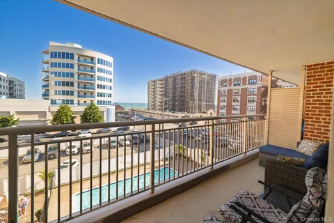 $478,999 | 410 East Broadway, Unit 4C, Long Beach, NY 11561