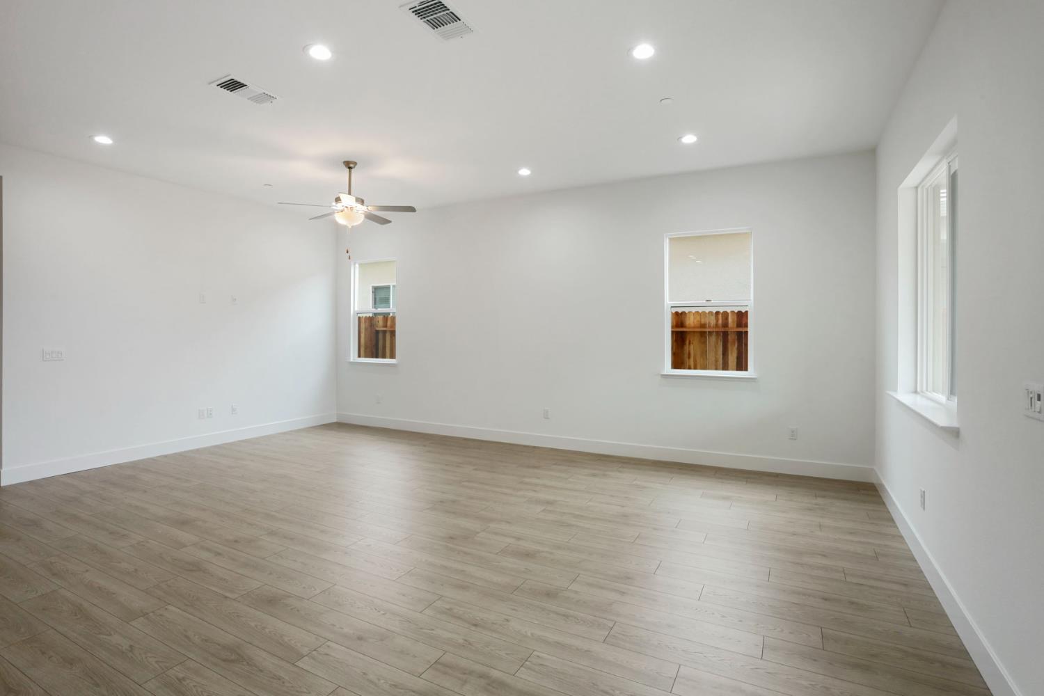 2288 Paramount Lane Manteca, CA 95337 - Photo 12 of 25 Great Room