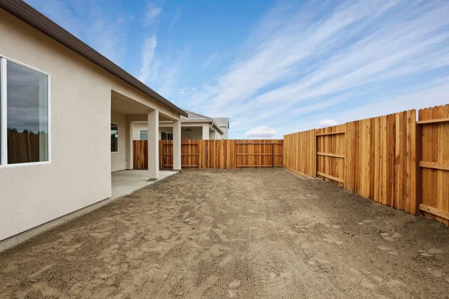 a view of a house with a backyard