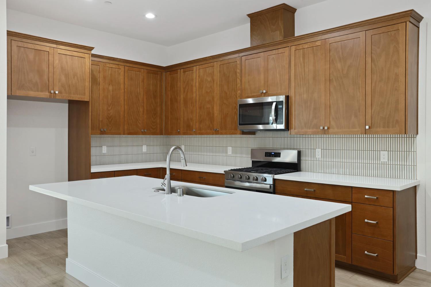 2288 Paramount Lane Manteca, CA 95337 - Photo 3 of 25 Kitchen