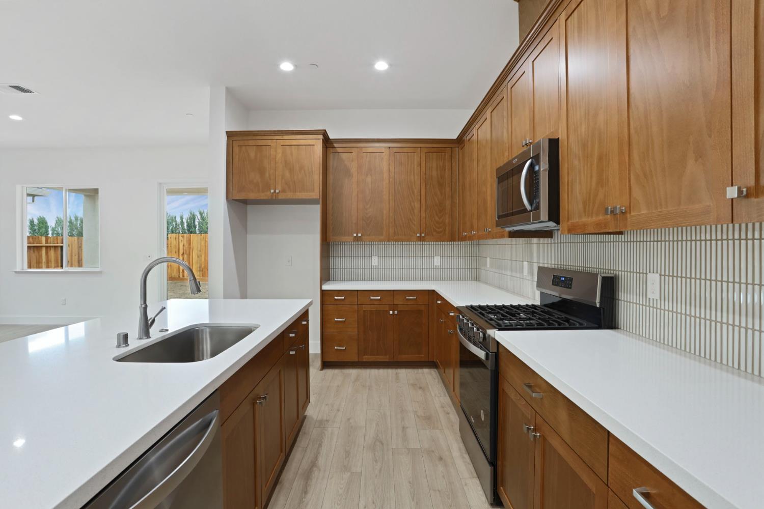 2288 Paramount Lane Manteca, CA 95337 - Photo 6 of 25 Stainless steel appliances