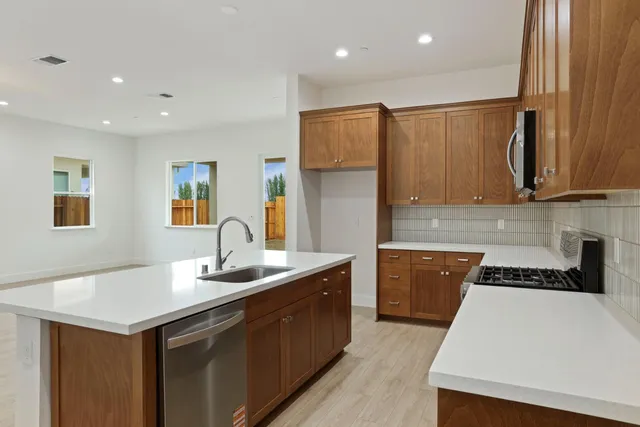 $653,482 | 2288 Paramount Lane, Manteca, CA 95337