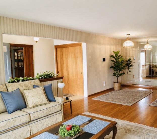 118 Minter Drive Griffith, IN 46319 - Photo 3 of 22 a living room with furniture and a potted plant