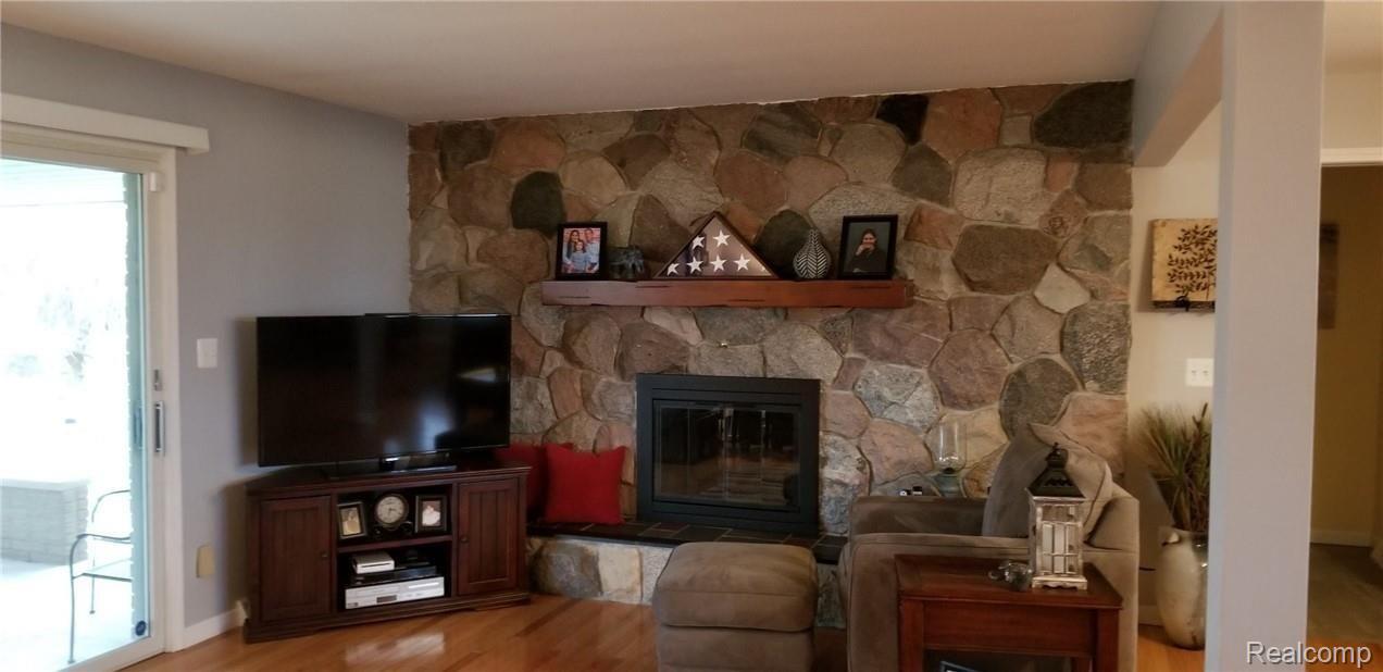 2374 West Newburg Road Carleton, MI 48117 - Photo 9 of 41 7.jpg