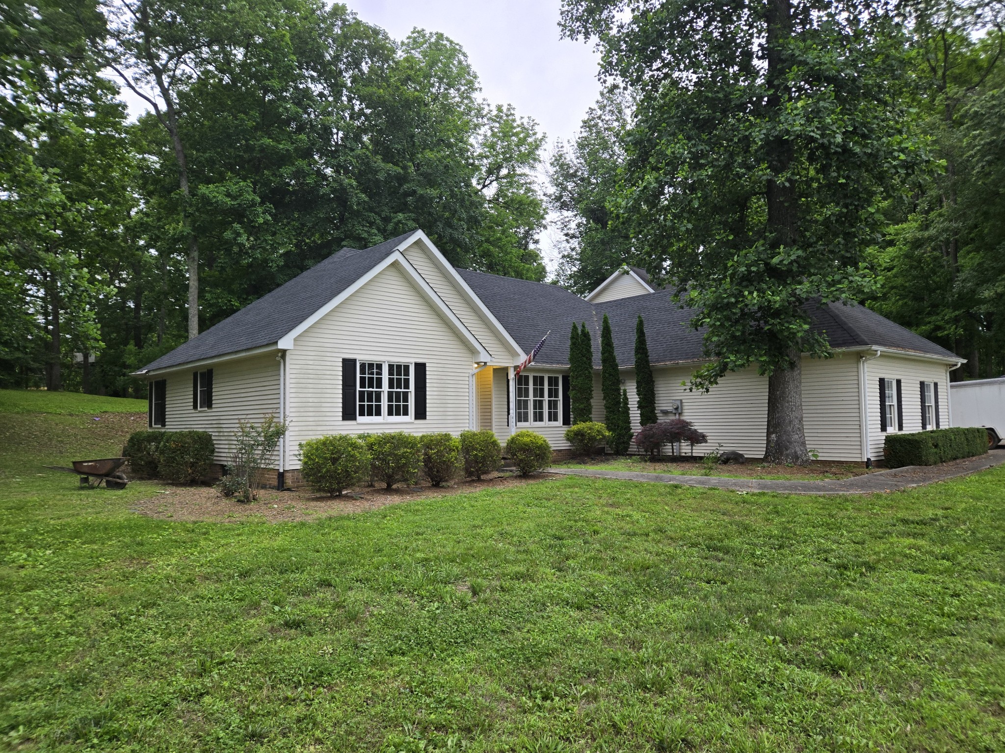 449 Faith-Rae Boulevard Morrison, TN 37357 - Photo 4 of 12 a front view of house with yard and green space