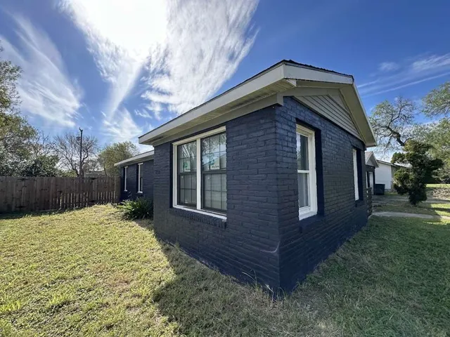 $220,189 | 810 East Bowie Avenue, Harlingen, TX 78550