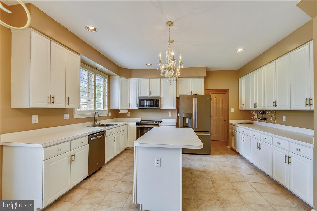 788 Sunny Chapel Road Odenton, MD 21113 - Photo 23 of 64 Fully Appointed Kitchen