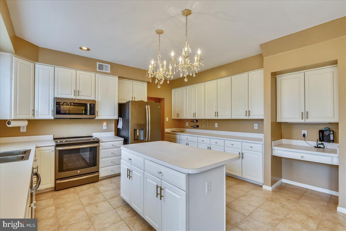 788 Sunny Chapel Road Odenton, MD 21113 - Photo 24 of 64 Fully Appointed Kitchen