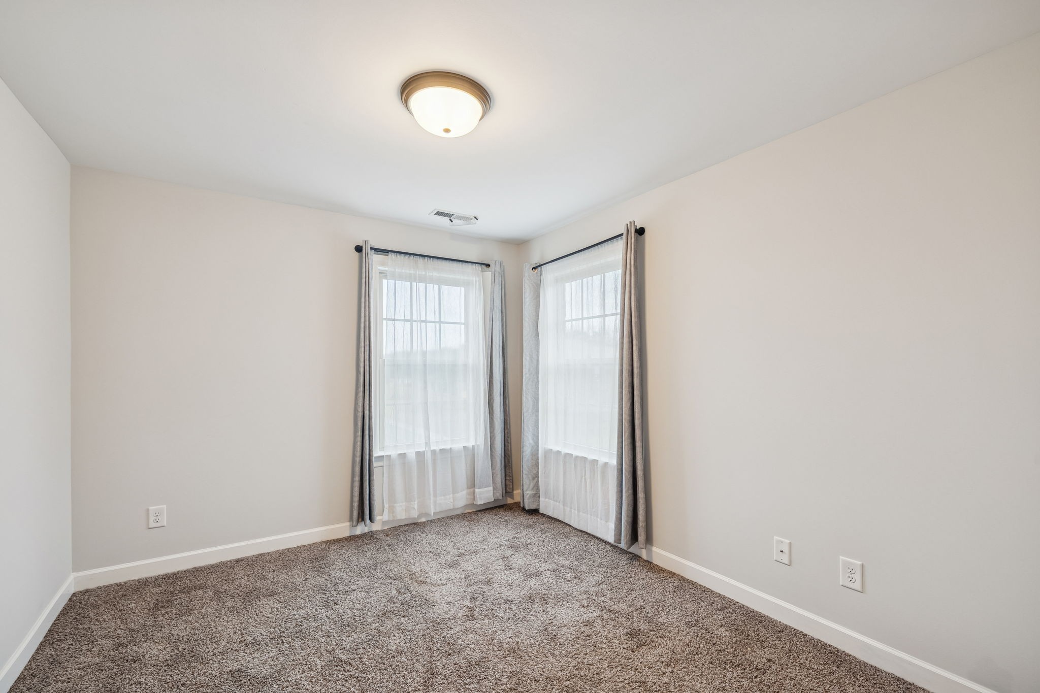 2912 Butterfly Bend Murfreesboro, TN 37129 - Photo 21 of 48 an empty room with windows and closet