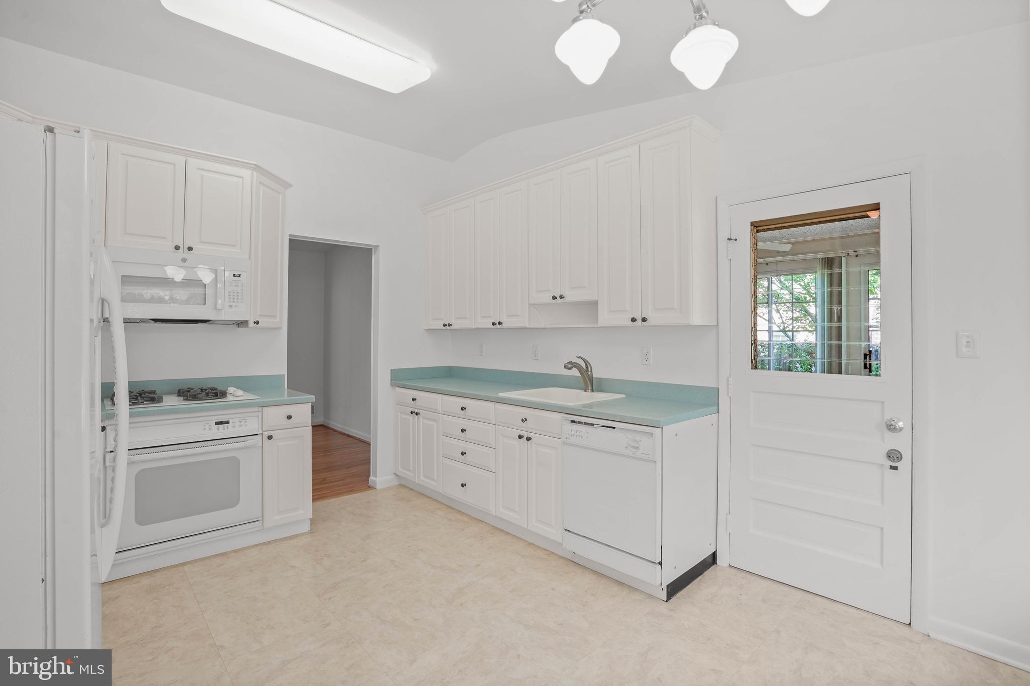 13110 Fernedge Road Silver Spring, MD 20906 - Photo 9 of 46 Kitchen