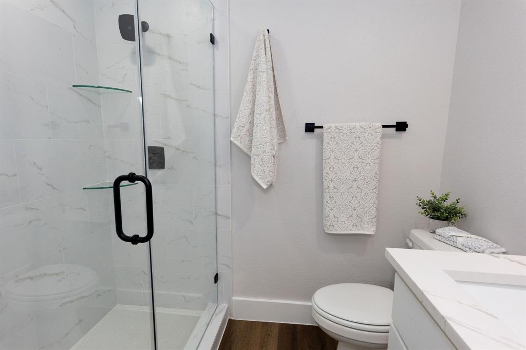 6675 Half Elm Street Frisco, TX 75034 - Photo 12 of 18 Primary En Suite Bathroom