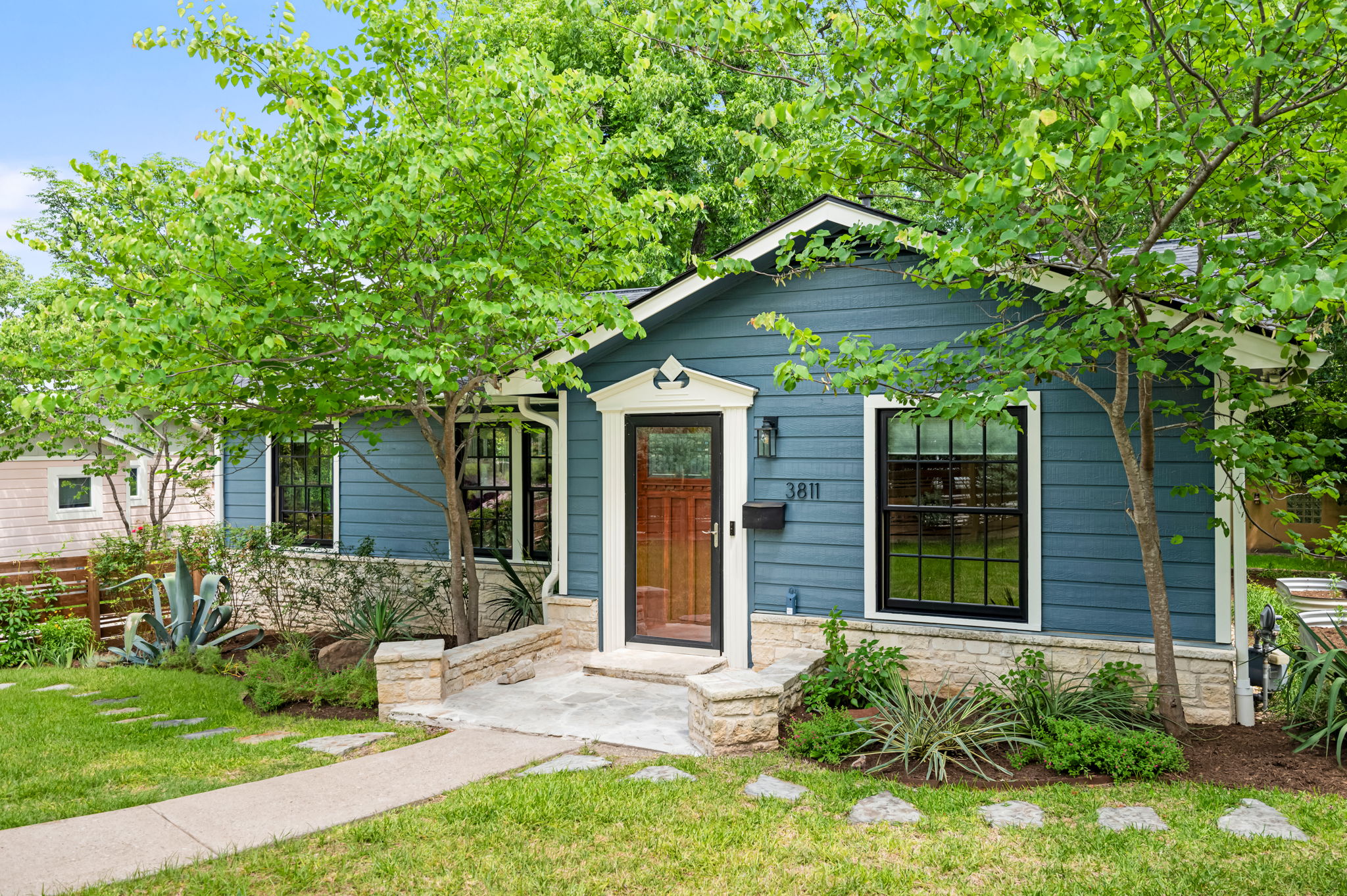 3811 Cherrywood Road Austin, TX 78722 - Photo 3 of 40