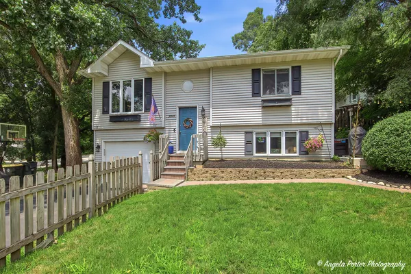 $299,900 | 35045 North Sheridan Drive, Ingleside, IL 60041