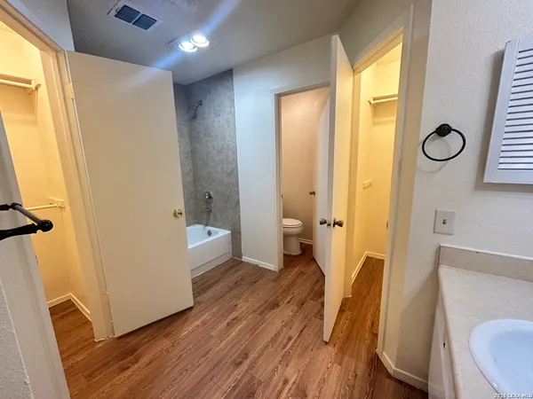 $1,250 | 6306 Worchester Knoll, San Antonio, TX 78233