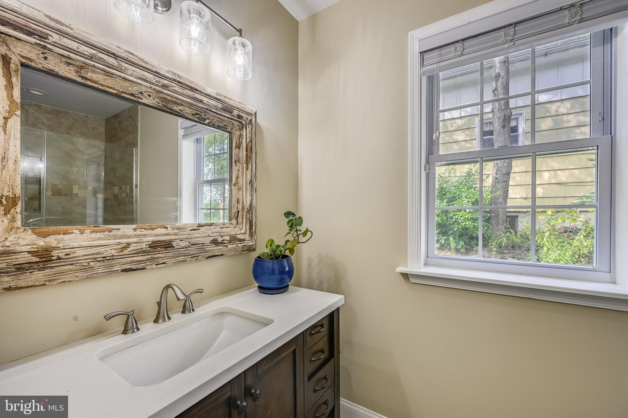 6506 Maplewood Road Baltimore, MD 21212 - Photo 17 of 36 En suite master bathroom